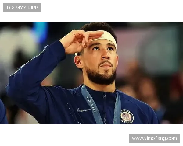 布克谈防守经验与平衡技巧展现自信心态